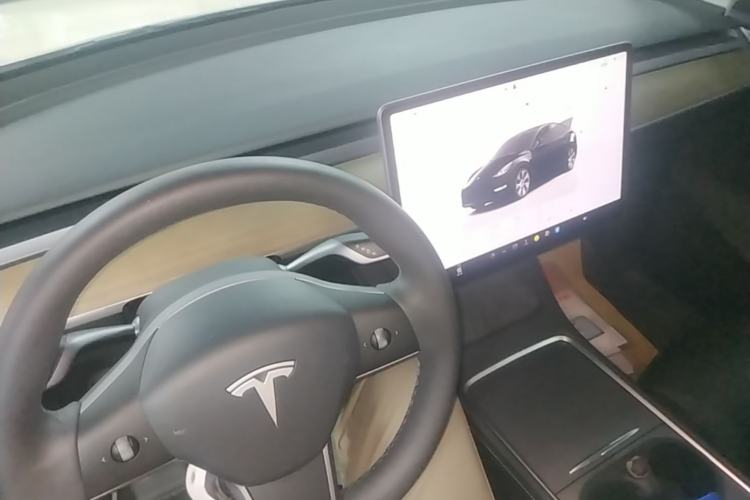 Used Tesla Model Y 2022 Revised Version Rear-Wheel Drive Center Console