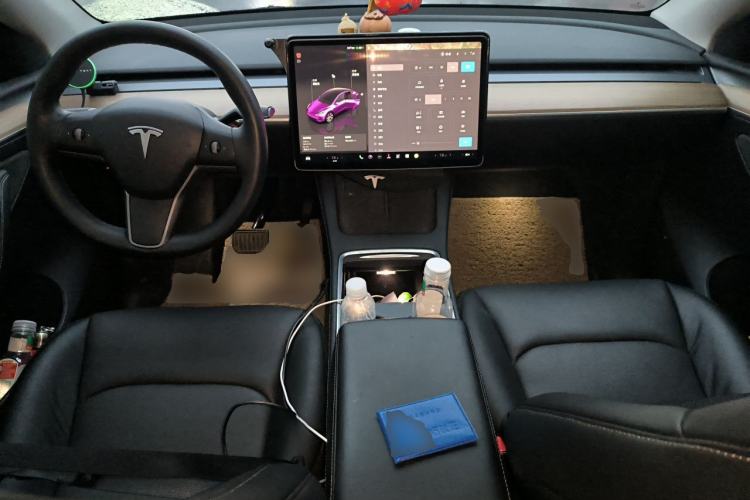 Used Tesla Model Y 2022 Long-Range All-Wheel-Drive Version Center Console