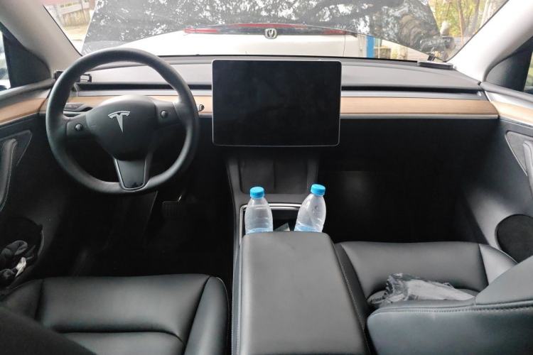 Used Tesla Model Y 2022 Rear-Wheel-Drive Version Center Console