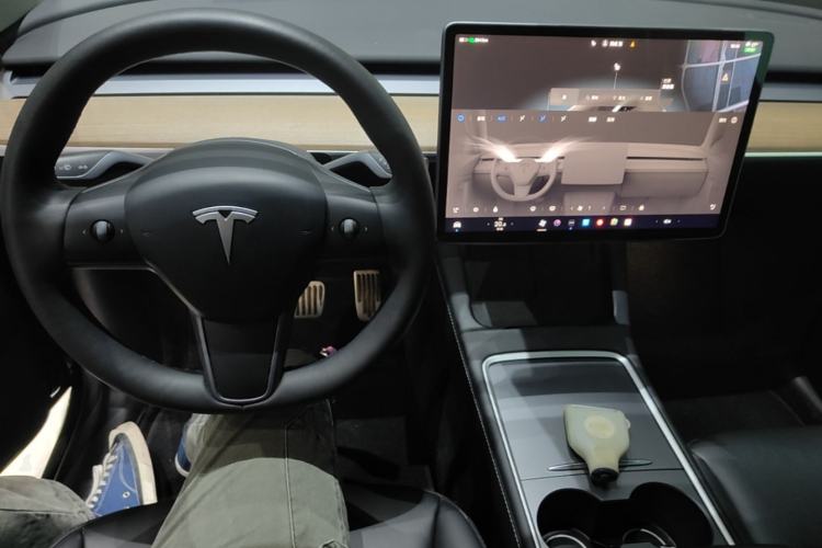 Used Tesla Model Y 2022 Rear-Wheel-Drive Version Center Console