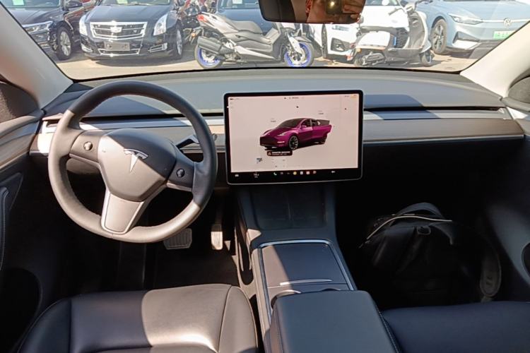 Used Tesla Model Y 2022 Rear-Wheel-Drive Version Center Console