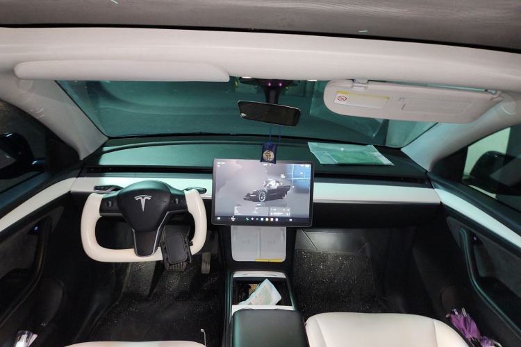 Used Tesla Model Y 2022 Long-Range All-Wheel-Drive Version Center Console