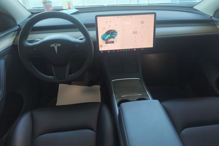 Used Tesla Model Y 2022 Long-Range All-Wheel-Drive Version Center Console