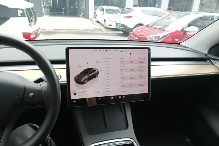 Used Tesla Model Y 2022 Long-Range All-Wheel-Drive Version Center Console
