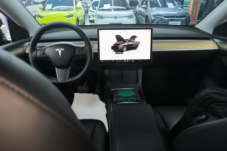 Used Tesla Model Y 2022 Rear-Wheel-Drive Version Center Console