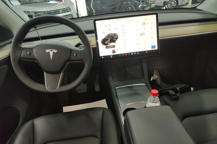 Used Tesla Model Y 2022 Rear-Wheel-Drive Version Center Console