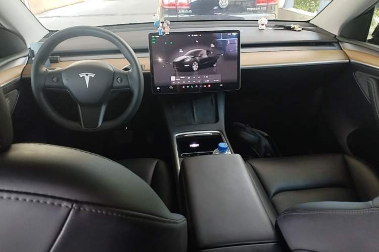 Used Tesla Model Y 2022 Rear-Wheel-Drive Version Center Console