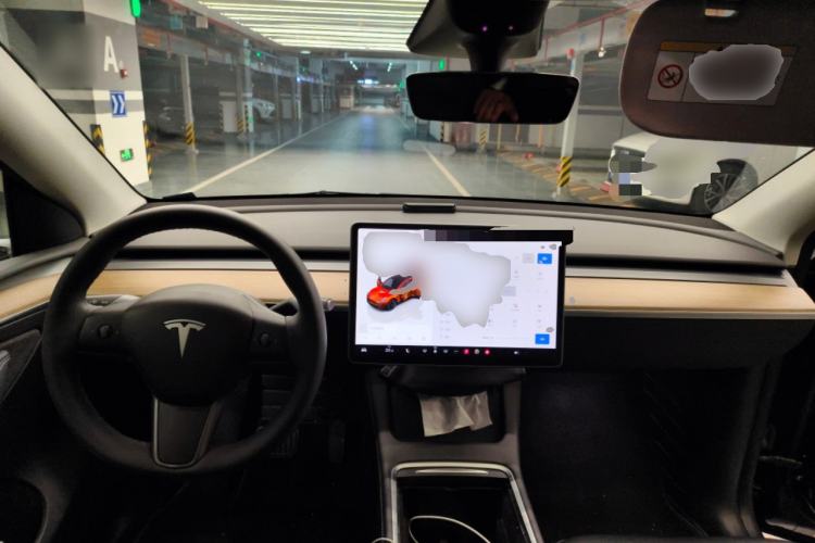 Used Tesla Model Y 2022 Long-Range All-Wheel-Drive Version Center Console
