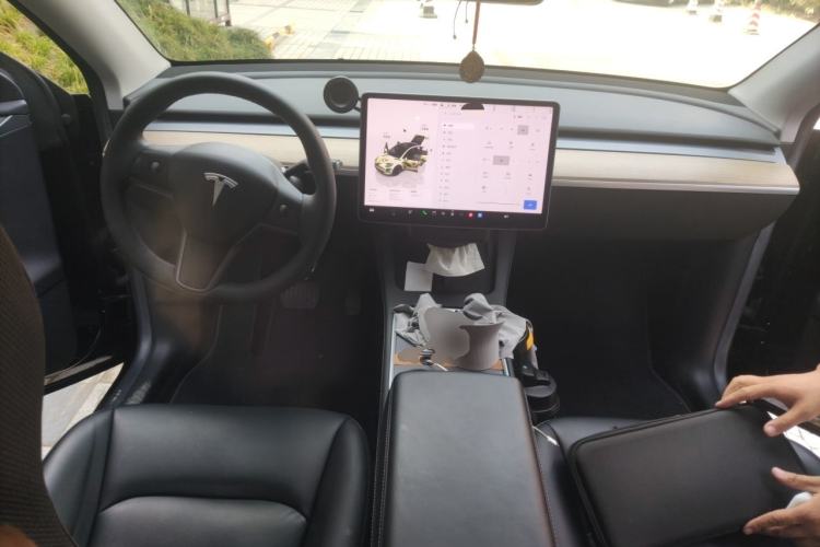 Used Tesla Model Y 2022 Rear-Wheel-Drive Version Center Console