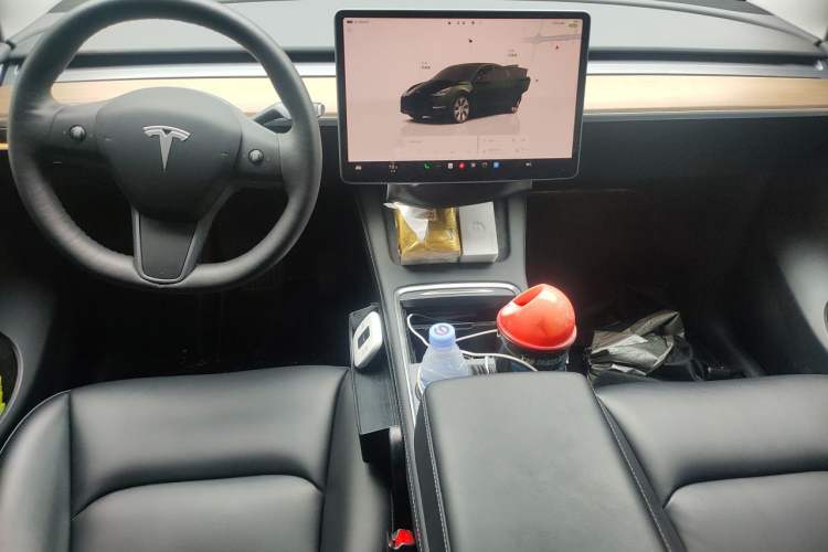 Used Tesla Model Y 2022 Long-Range All-Wheel-Drive Version Center Console