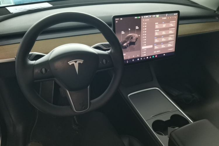 Used Tesla Model Y 2022 Long-Range All-Wheel-Drive Version Center Console