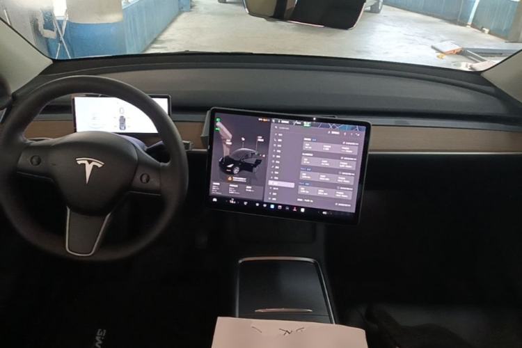 Used Tesla Model Y 2022 Rear-Wheel-Drive Version Center Console