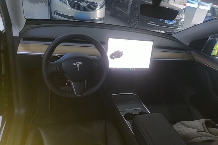 Used Tesla Model Y 2022 Rear-Wheel-Drive Version Center Console