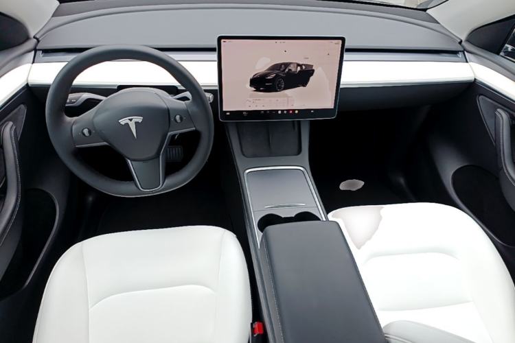 Used Tesla Model Y 2022 Long-Range All-Wheel-Drive Version Center Console