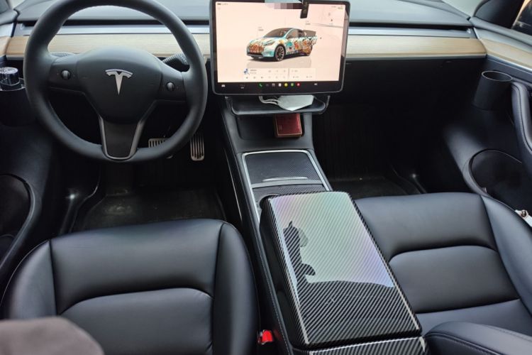 Used Tesla Model Y 2022 Rear-Wheel-Drive Version Center Console