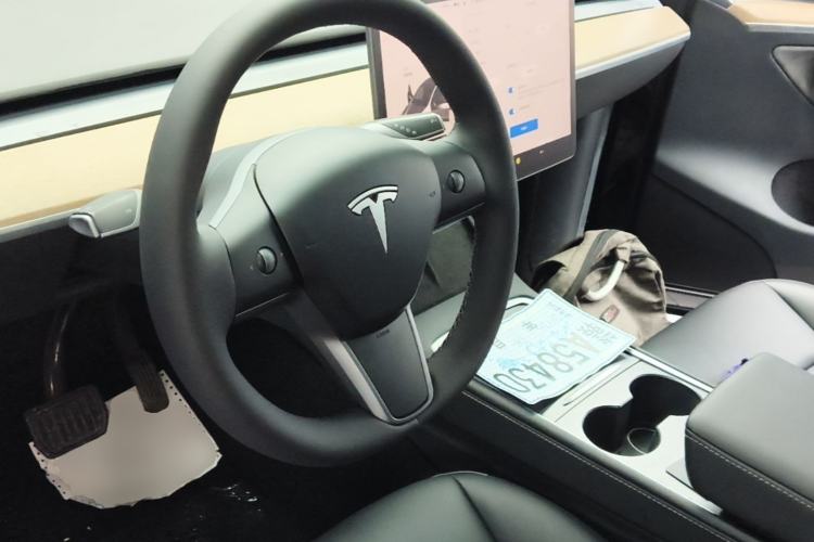 Used Tesla Model Y 2022 Rear-Wheel-Drive Version Center Console