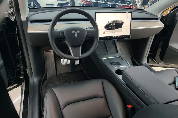 Used Tesla Model Y 2022 Performance High-Performance All-Wheel-Drive Version Center Console
