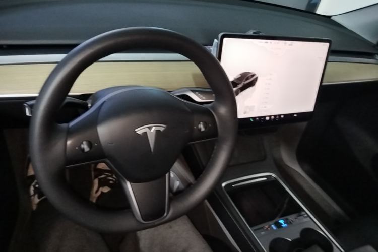 Used Tesla Model Y 2022 Revised Version Long-Range All-Wheel Drive Center Console
