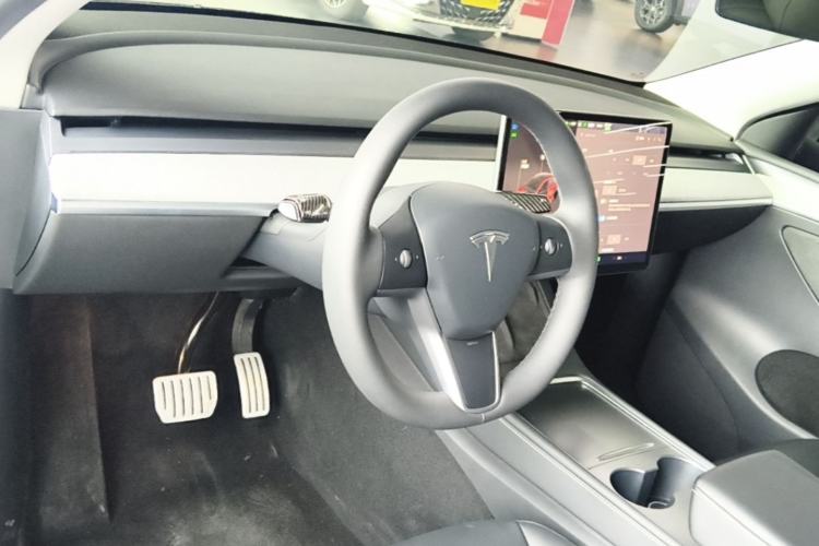 Used Tesla Model Y 2022 Performance High-Performance All-Wheel-Drive Version Center Console