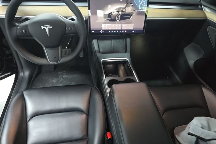 Used Tesla Model Y 2022 Rear-Wheel-Drive Version Center Console