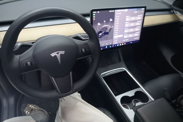 Used Tesla Model Y 2022 Performance High-Performance All-Wheel-Drive Version Center Console