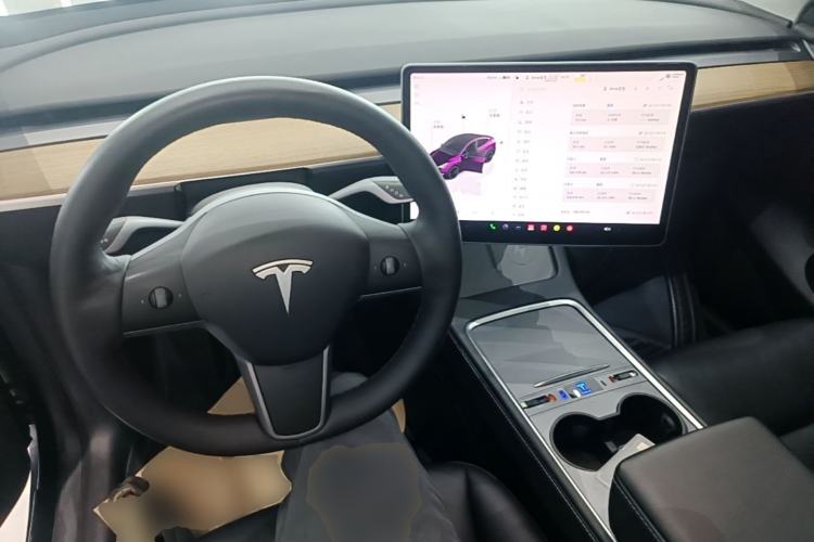 Used Tesla Model Y 2022 Performance High-Performance All-Wheel-Drive Version Center Console