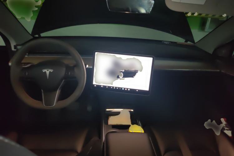 Used Tesla Model Y 2022 Long-Range All-Wheel-Drive Version Center Console