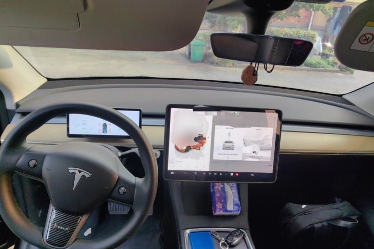 Used Tesla Model Y 2022 Rear-Wheel-Drive Version Center Console