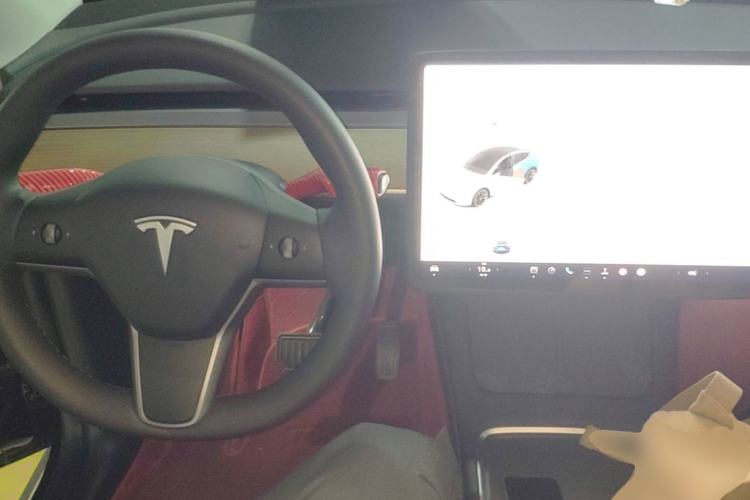 Used Tesla Model Y 2022 Long-Range All-Wheel-Drive Version Center Console