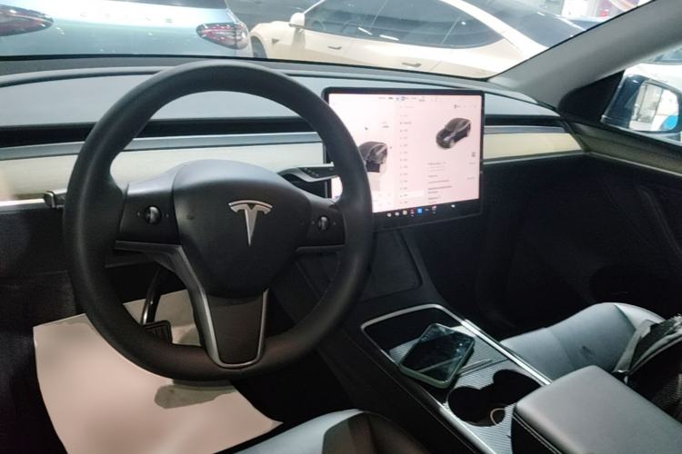 Used Tesla Model Y 2022 Revised Version Long-Range All-Wheel Drive Center Console