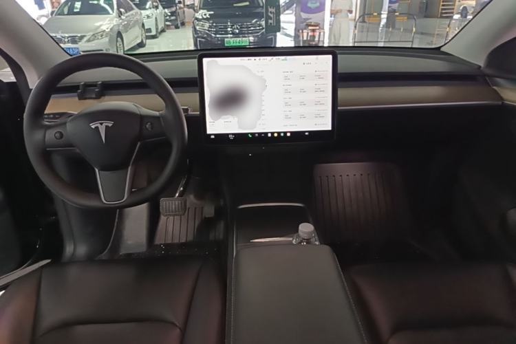 Used Tesla Model Y 2022 Long-Range All-Wheel-Drive Version Center Console