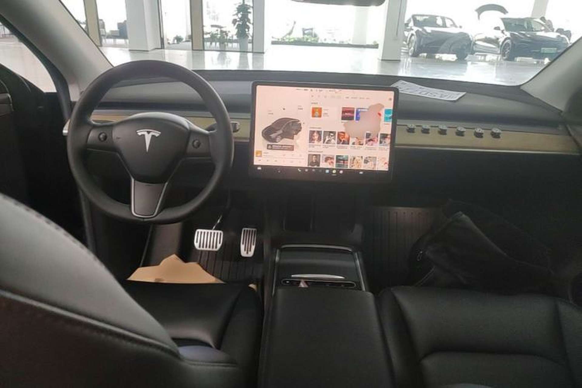 Used Tesla Model Y 2022 Rear-Wheel-Drive Version Center Console