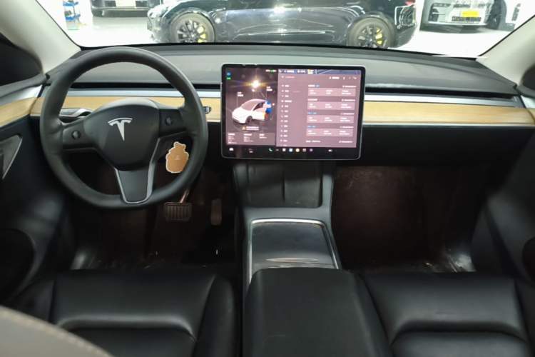 Used Tesla Model Y 2022 Rear-Wheel-Drive Version Center Console