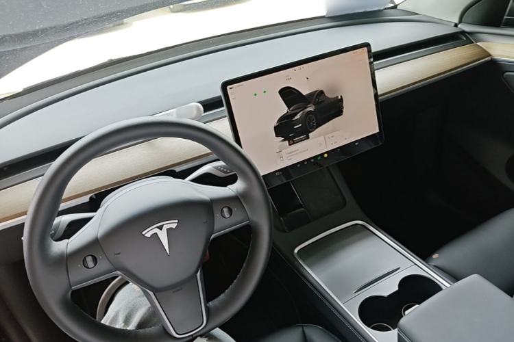 Used Tesla Model Y 2022 Rear-Wheel-Drive Version Center Console