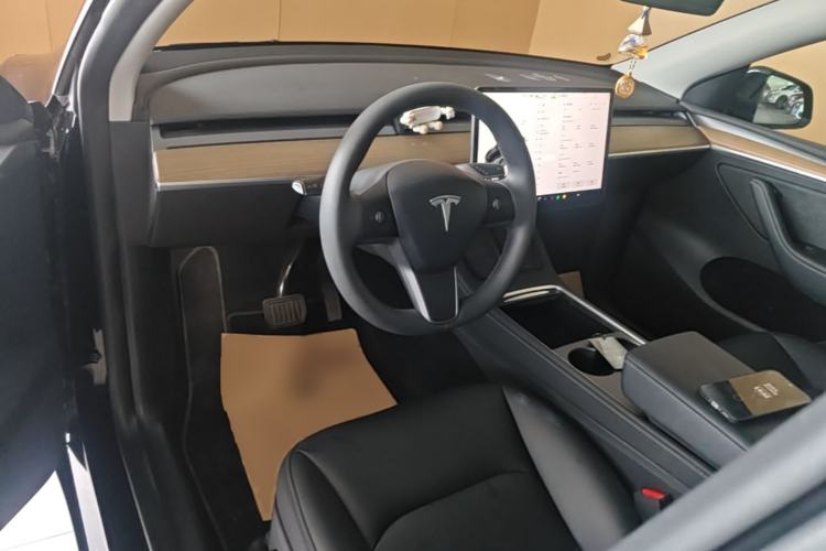 Used Tesla Model Y 2022 Revised Version Rear-Wheel Drive Center Console