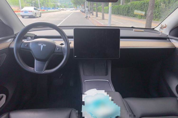 Used Tesla Model Y 2022 Long-Range All-Wheel-Drive Version Center Console
