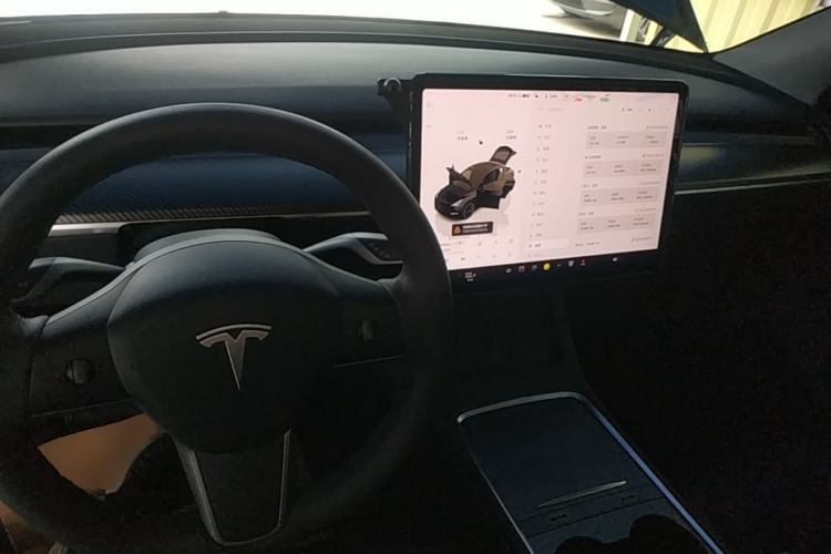 Used Tesla Model Y 2022 Rear-Wheel-Drive Version Center Console