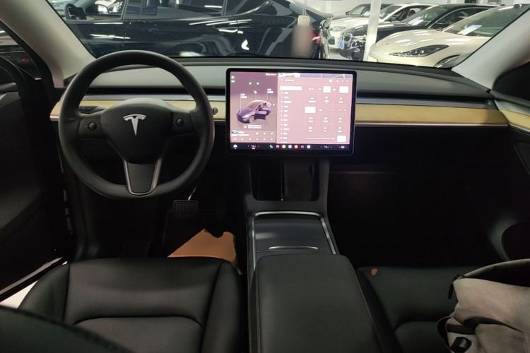 Used Tesla Model Y 2022 Revised Version Long-Range All-Wheel Drive Center Console
