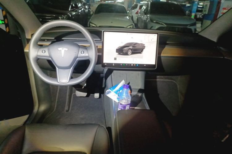 Used Tesla Model Y 2022 Rear-Wheel-Drive Version Center Console