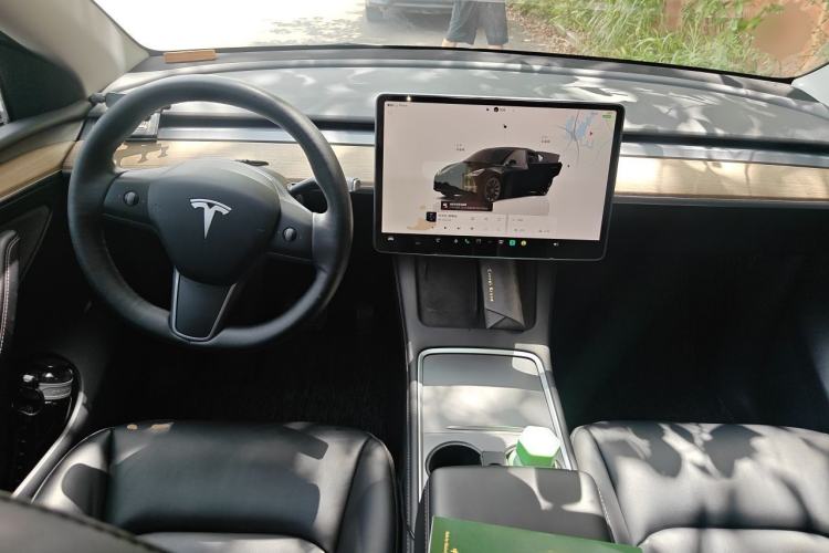 Used Tesla Model Y 2022 Rear-Wheel-Drive Version Center Console
