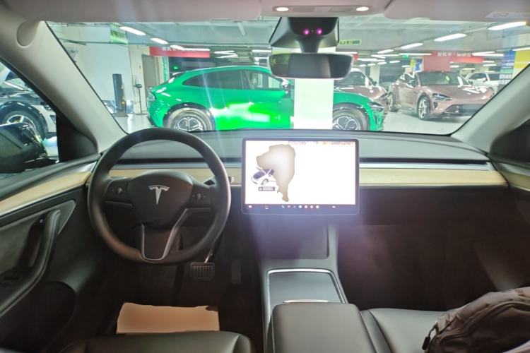 Used Tesla Model Y 2022 Long-Range All-Wheel-Drive Version Center Console