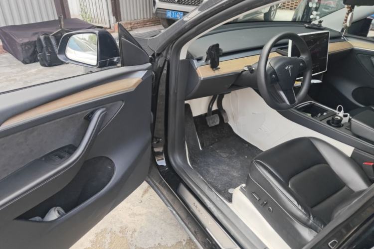 Used Tesla Model Y 2022 Long-Range All-Wheel-Drive Version Driver Seat
