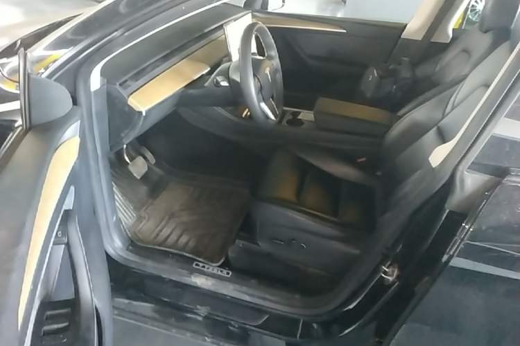 Used Tesla Model Y 2022 Rear-Wheel-Drive Version Driver Seat