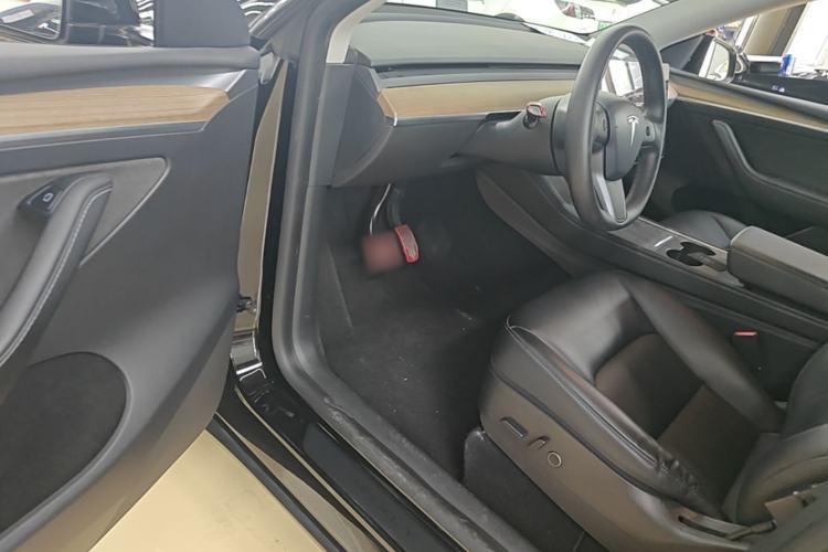 Used Tesla Model Y 2022 Long-Range All-Wheel-Drive Version Driver Seat