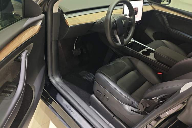 Used Tesla Model Y 2022 Rear-Wheel-Drive Version Driver Seat