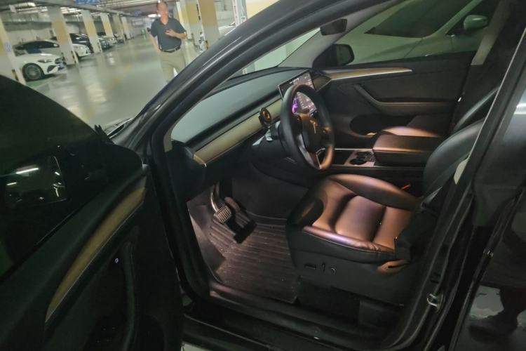 Used Tesla Model Y 2022 Long-Range All-Wheel-Drive Version Driver Seat