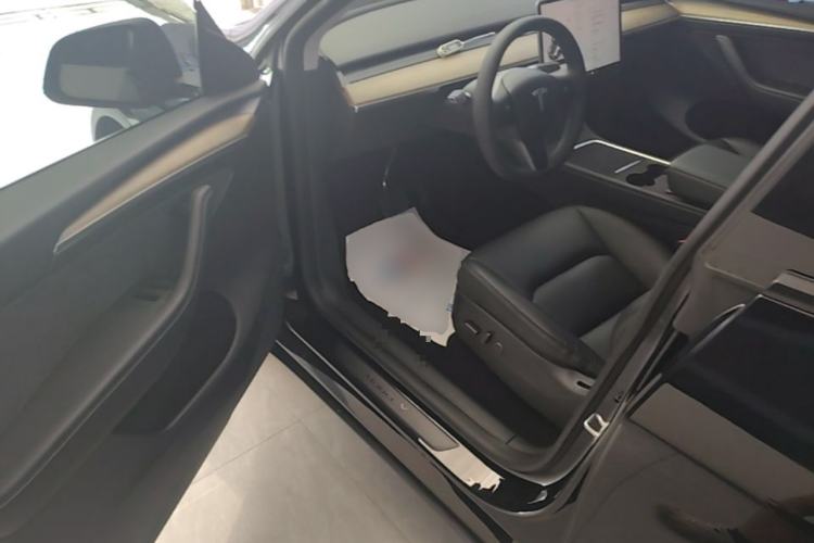 Used Tesla Model Y 2022 Long-Range All-Wheel-Drive Version Driver Seat