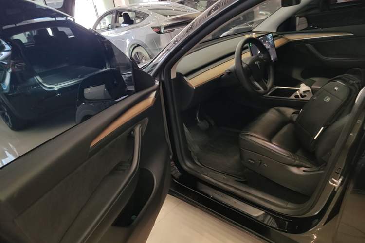 Used Tesla Model Y 2022 Rear-Wheel-Drive Version Driver Seat