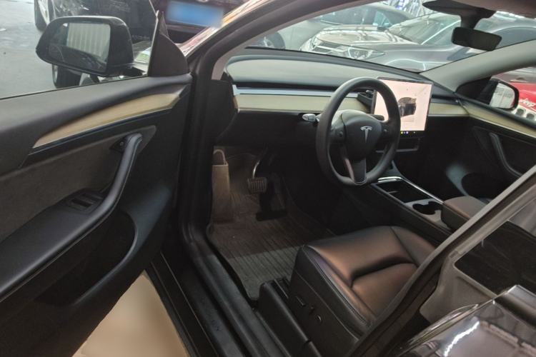 Used Tesla Model Y 2022 Long-Range All-Wheel-Drive Version Driver Seat