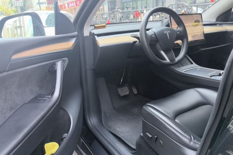 Used Tesla Model Y 2022 Long-Range All-Wheel-Drive Version Driver Seat